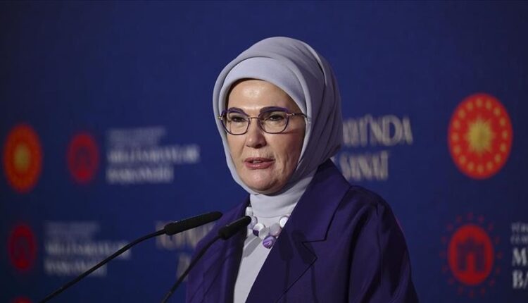 أمينة أردوغان تترحم على أتاتورك في ذكرى رحيله الـ 87