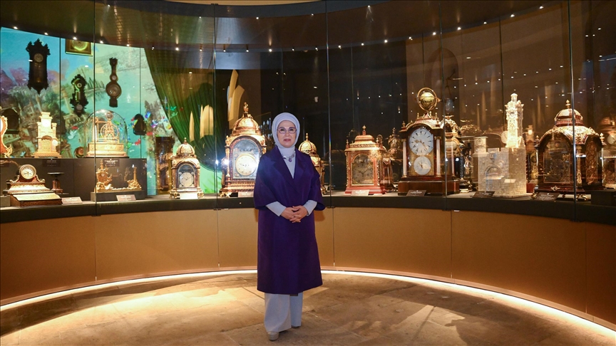 أمينة أردوغان تفتتح جناحا خاصا للساعات في متحف طوب قابي