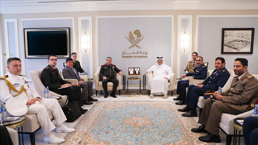الدوحة.. رئيس الأركان التركي يلتقي وزير الدولة لشؤون الدفاع القطري 1