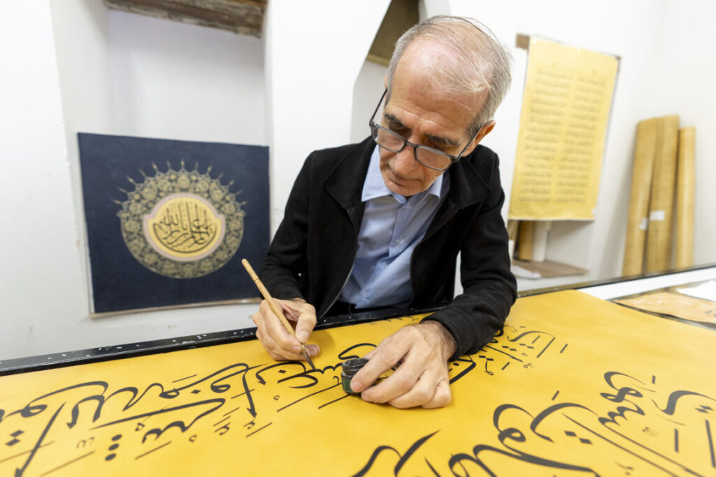 في 6 سنوات بإسطنبول عراقي يخط أكبر مصحف بالعالم
