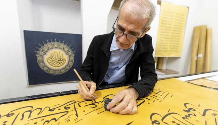 في 6 سنوات بإسطنبول.. عراقي يخط أكبر مصحف بالعالم