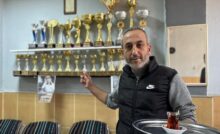 بائع شاي تركي يحصد 25 كأسا من هواية الحمام الزاجل