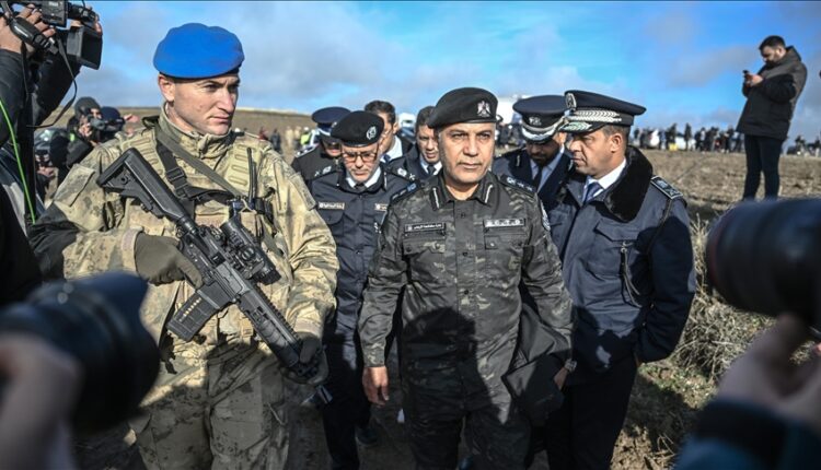 وفد عسكري ليبي يفحص حطام طائرة الحداد في أنقرة