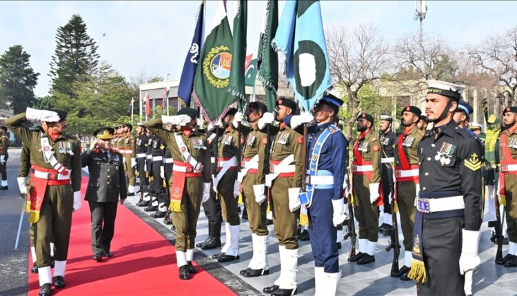 رئيس الأركان التركي يزور باكستان