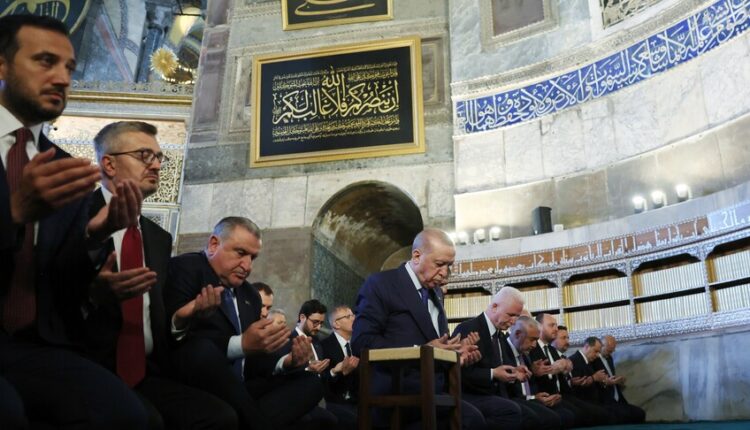 ذكرى فتح إسطنبول.. أردوغان يصلي الجمعة في آيا صوفيا